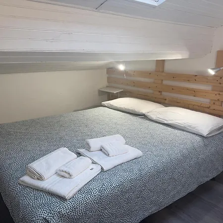 Apartamento 2 Minutes' Walk To The With 3 *