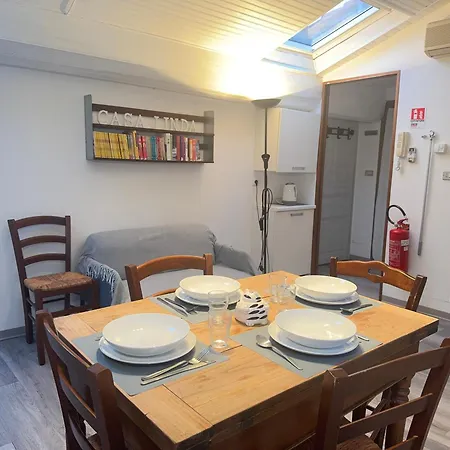 Apartamento 2 Minutes' Walk To The With 3
