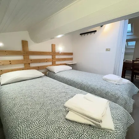 Apartamento 2 Minutes' Walk To The With 3 *